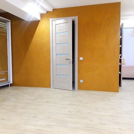 Light Apartment Center City Chisinau Exterior foto